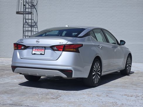 Used 2024 Nissan Altima 2.5 SV image 8