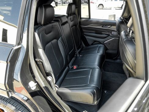 Used 2022 Jeep Grand Cherokee Overland image 49