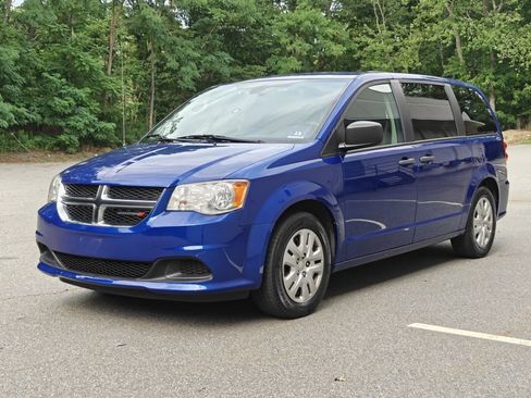 Used 2019 Dodge Grand Caravan SE w/ UConnect Hands-Free Group FWD image 7