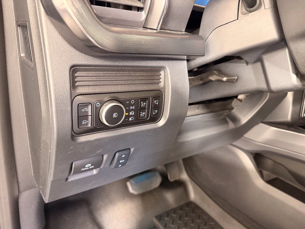 Used 2025 Ford F250 Lariat w/ Lariat Ultimate Package AWD/4WD image 36