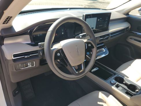 Certified 2024 Lincoln Corsair AWD image 13