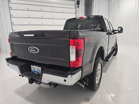Used 2018 Ford F250 Lariat w/ Chrome Package image 8
