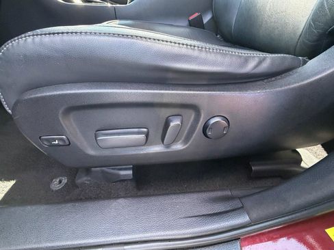 Used 2018 Toyota Highlander SE AWD/4WD image 16