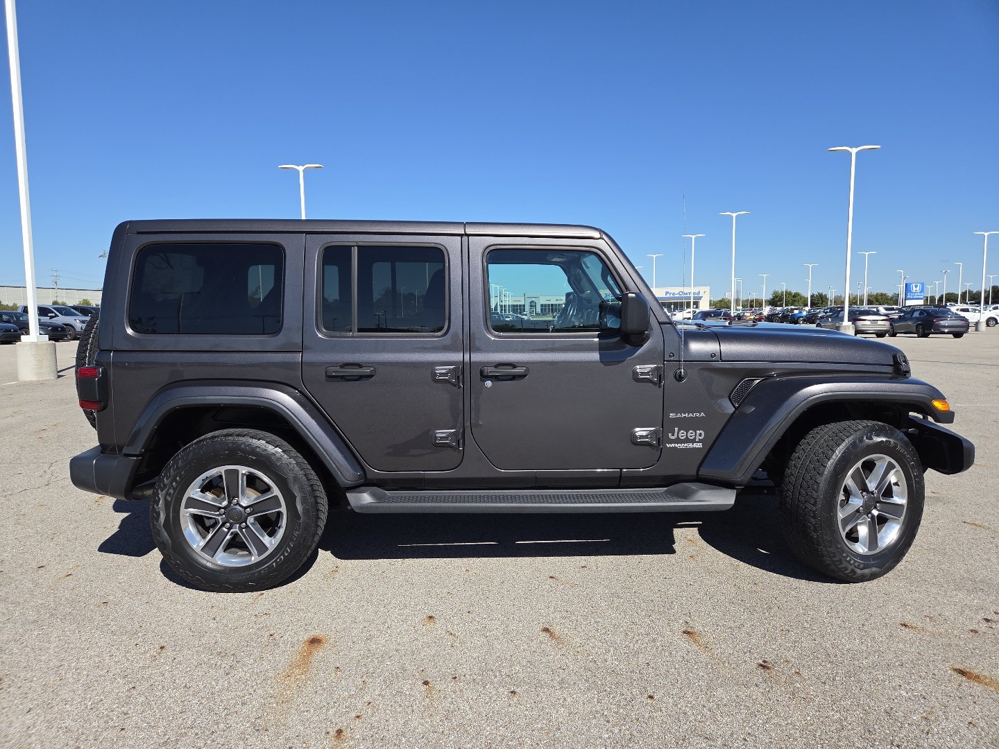 Used 2020 Jeep Wrangler Unlimited Sahara w/ LED Lighting Group AWD/4WD image 17