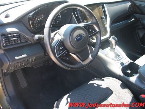 Used 2022 Subaru Outback Premium AWD/4WD image 2