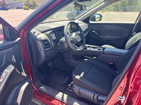 Used 2024 Nissan Rogue S AWD/4WD image 10