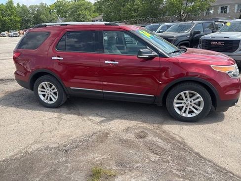 Used 2014 Ford Explorer XLT w/ Equipment Group 202A FWD image 2