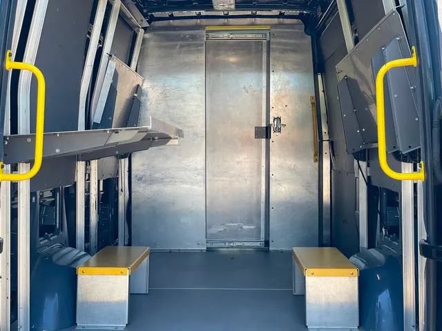 Used 2018 Mercedes-Benz Sprinter 2500 image 10