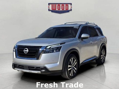 Used 2025 Nissan Pathfinder Platinum w/ Cargo Package image 3