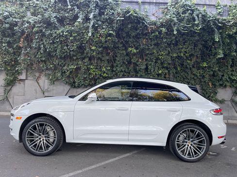 Used 2020 Porsche Macan Turbo image 4