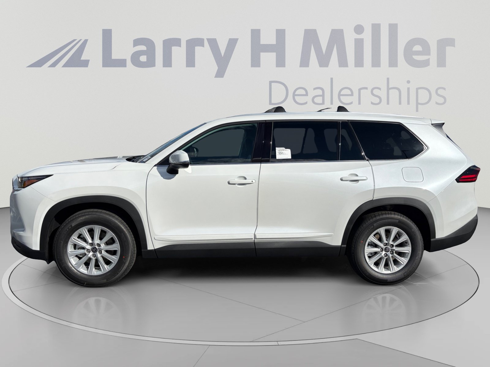 New 2026 Toyota Grand Highlander XLE FWD image 2