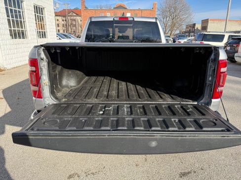 Used 2022 RAM 1500 Laramie AWD/4WD image 7