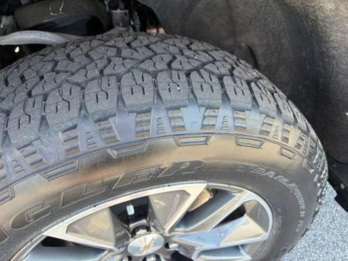 Used 2023 Chevrolet Silverado 1500 LT AWD/4WD image 27