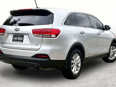 Used 2018 Kia Sorento L FWD image 2