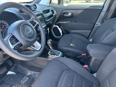 Used 2019 Jeep Renegade Latitude w/ Popular Equipment Group image 22