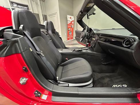 Used 2008 MAZDA MX-5 Miata Sport RWD image 35
