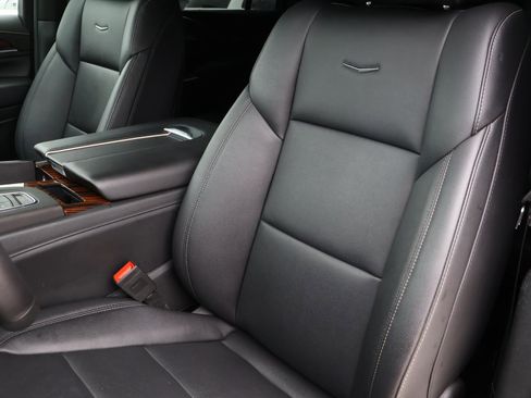 Certified 2024 Cadillac Escalade ESV Luxury RWD image 18