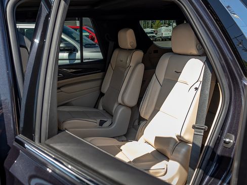 Used 2022 Cadillac Escalade Premium Luxury w/ Performance Package AWD/4WD image 8