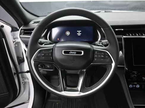 Used 2023 Jeep Grand Cherokee Altitude AWD/4WD image 20