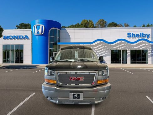 Used 2024 GMC Savana 2500 w/ Driver Convenience Package image 3