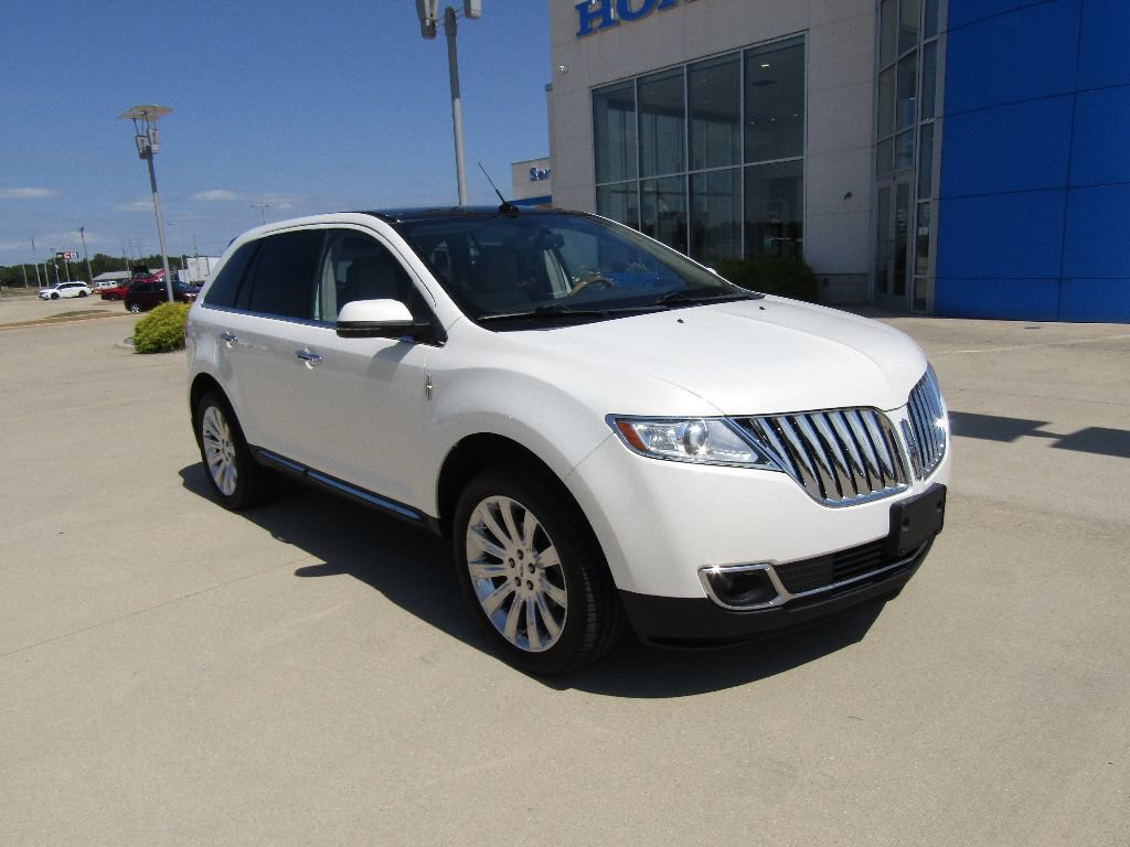 Used 2013 Lincoln MKX AWD image 3