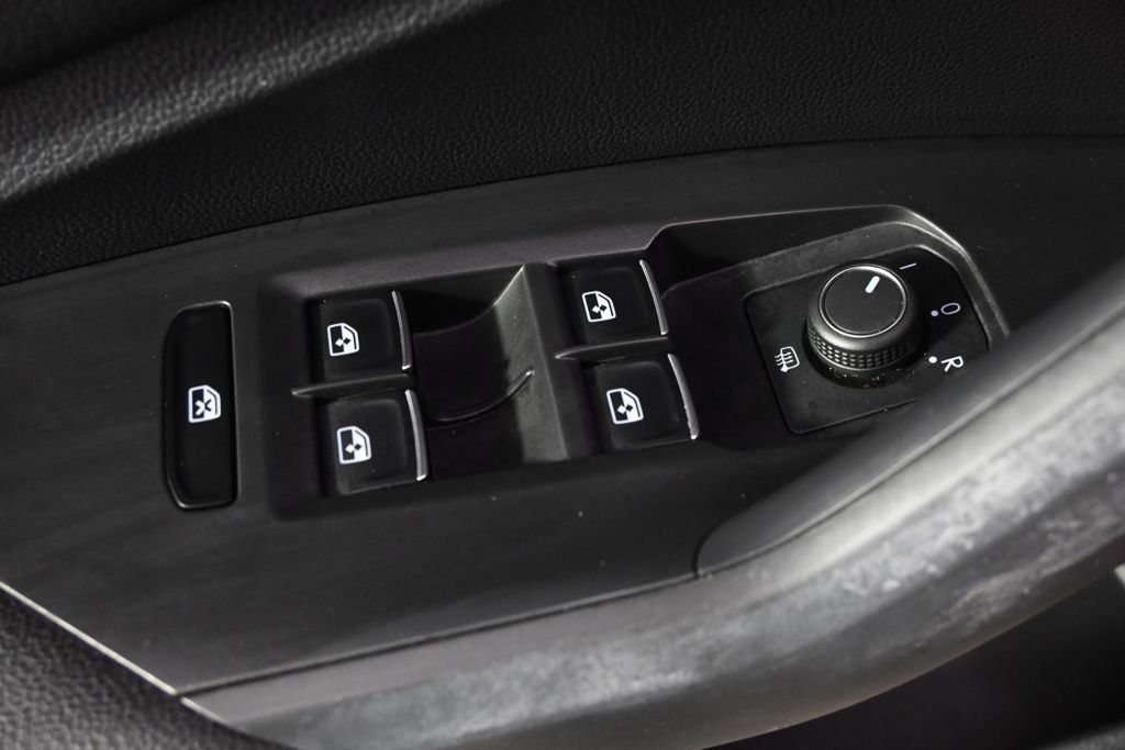 Used 2023 Volkswagen Jetta SE w/ Panoramic Sunroof Package FWD image 23