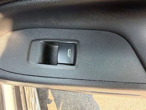 Used 2021 Chevrolet Equinox LT FWD image 32