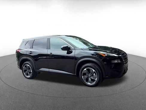 Used 2025 Nissan Rogue SV AWD/4WD image 2