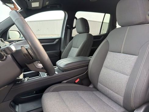 Used 2025 GMC Acadia Elevation image 14