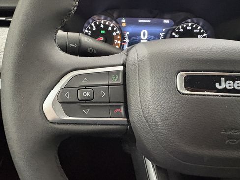 Used 2024 Jeep Compass Latitude image 34