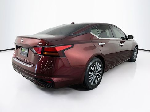 Used 2023 Nissan Altima 2.5 SV w/ SV Premium Package FWD image 9