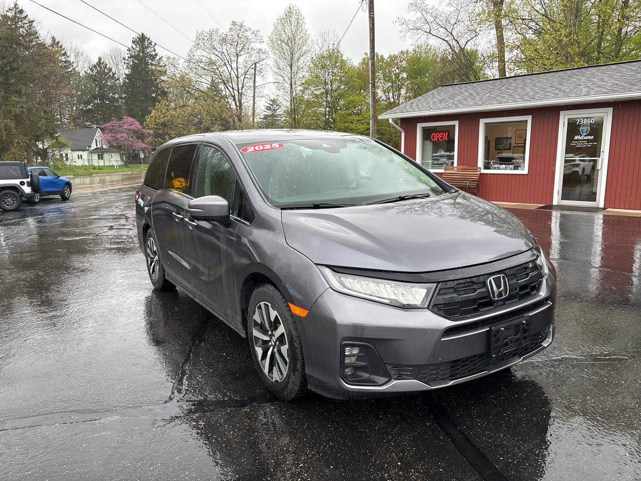 Used 2025 Honda Odyssey EX-L image 2