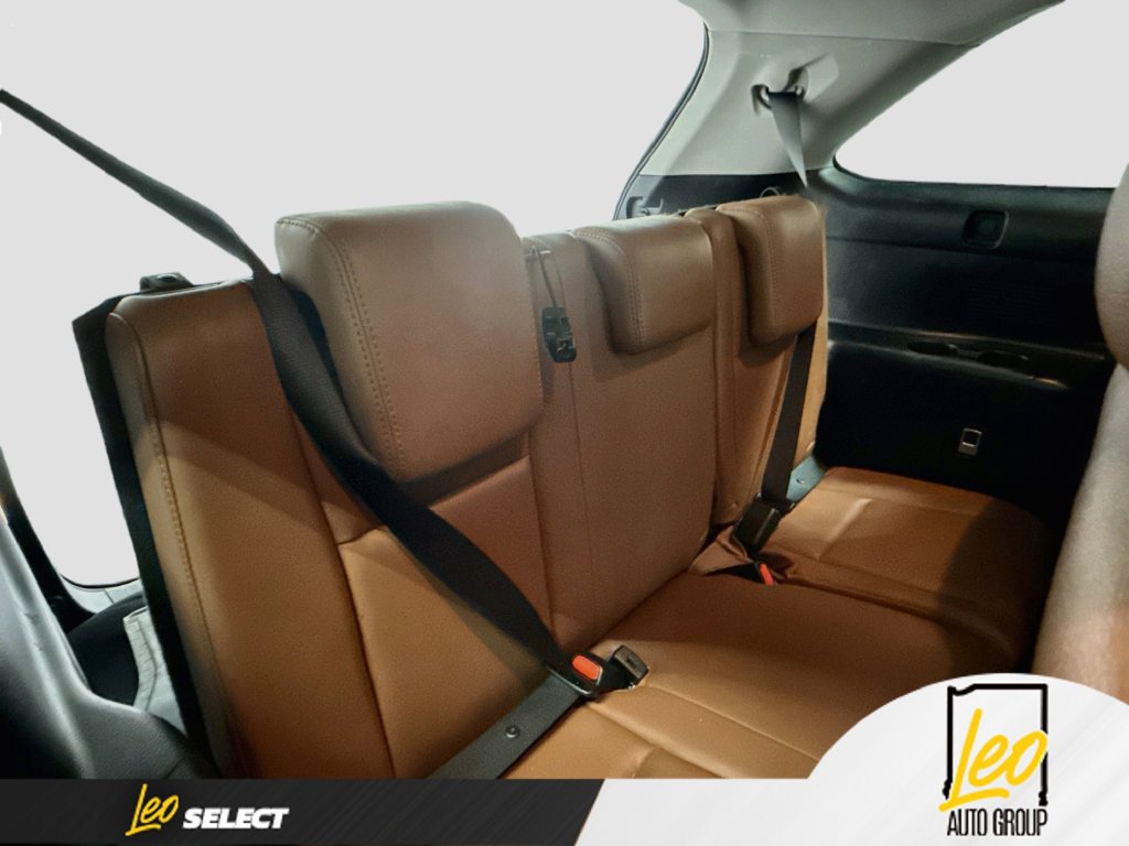 Used 2018 Toyota Highlander Limited w/ Carpet Mat Package (TMS) FWD image 32