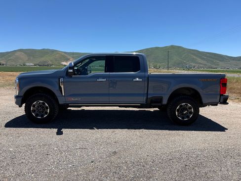 Used 2023 Ford F350 Platinum w/ Tremor Off-Road Package AWD/4WD image 4