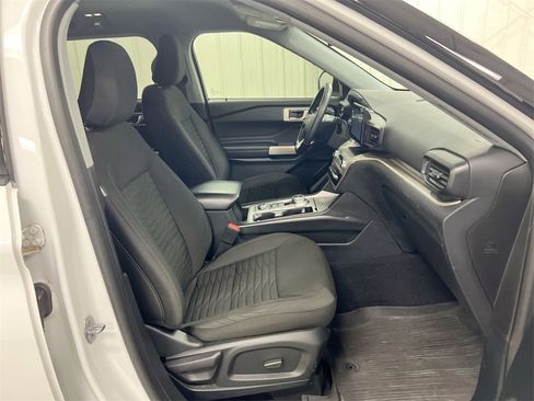 Used 2021 Ford Explorer XLT image 21