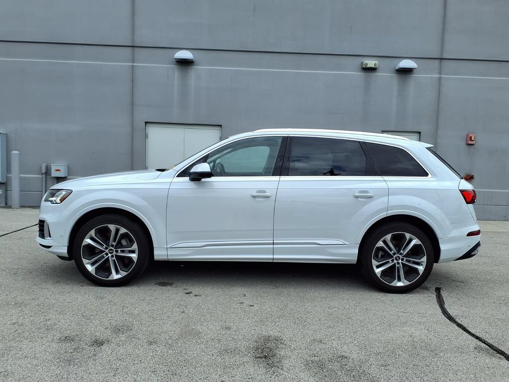 Used 2023 Audi Q7 3.0T Premium Plus w/ Premium Plus Package AWD/4WD image 3