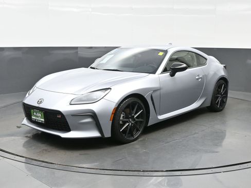 Used 2023 Toyota GR86 Premium w/ ALL Weather Mat Package (TMS) image 2