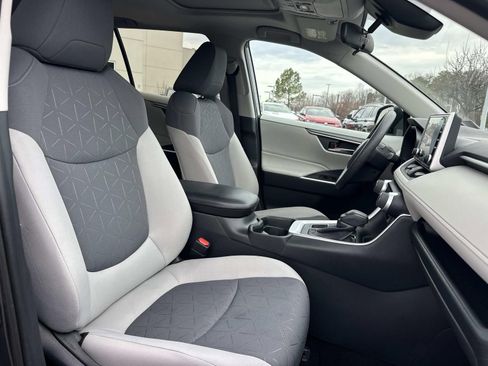 Used 2019 Toyota RAV4 XLE w/ Convenience Package image 10