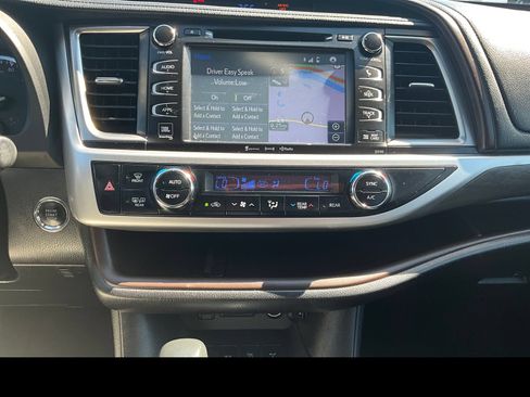 Used 2018 Toyota Highlander Limited AWD/4WD image 5