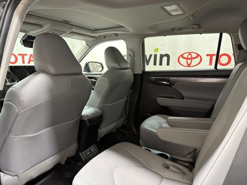 Used 2022 Toyota Highlander Limited AWD/4WD image 22