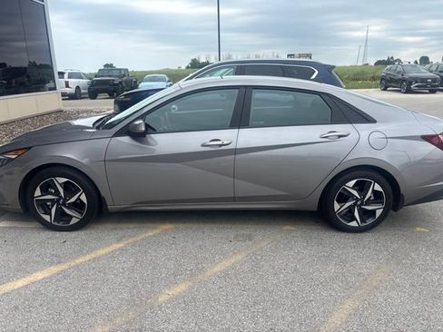 Certified 2023 Hyundai Elantra SEL w/ Convenience Package FWD image 4