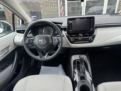 Used 2020 Toyota Corolla LE image 16