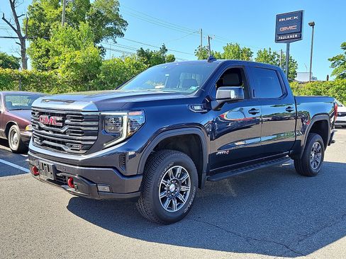 Used 2024 GMC Sierra 1500 AT4 w/ AT4 Premium Package AWD/4WD image 3