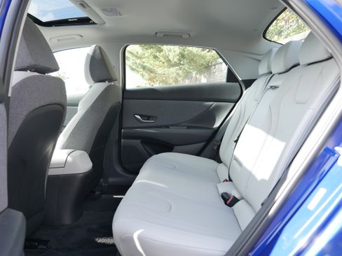 Used 2023 Hyundai Elantra Limited image 14