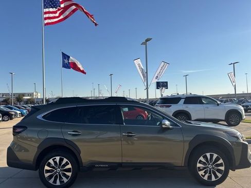 Used 2025 Subaru Outback Touring image 2