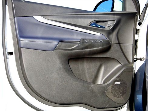 Used 2022 Chevrolet Bolt EUV Premier w/ Sun & Sound Package image 18