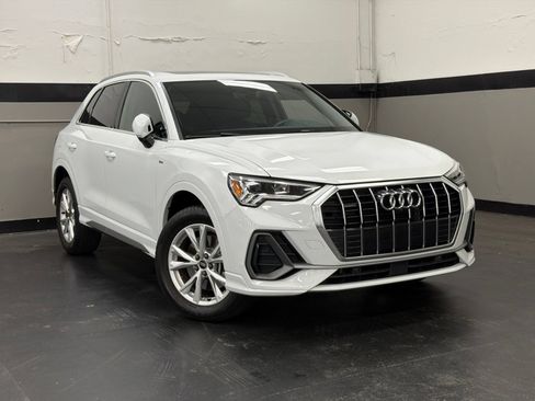 Used 2023 Audi Q3 2.0T Premium Plus w/ Premium Plus Package AWD/4WD image 2