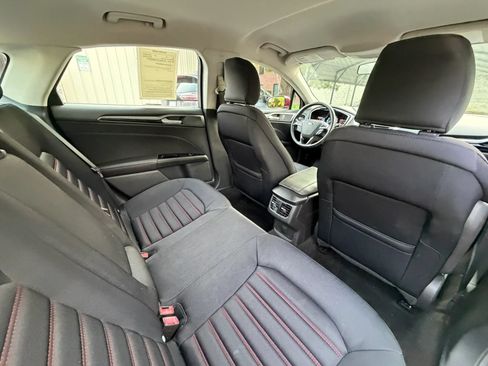 Used 2015 Ford Fusion SE FWD image 16