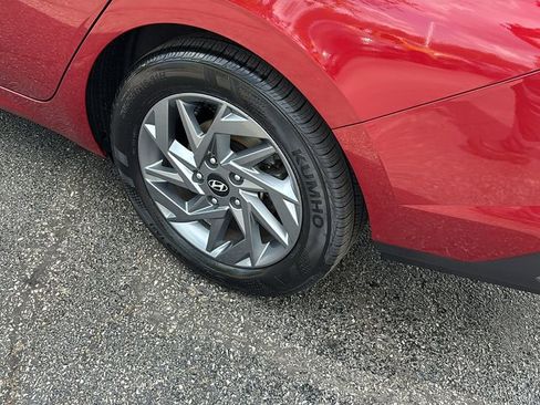 Used 2024 Hyundai Elantra Blue image 9