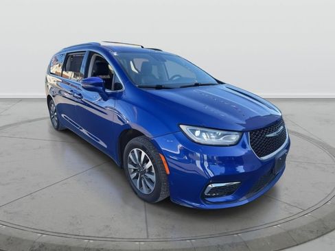 Used 2021 Chrysler Pacifica Touring-L image 1